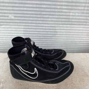 Nike Boy’s Black and White High-Top Wretling Sneakers Size 5.5
